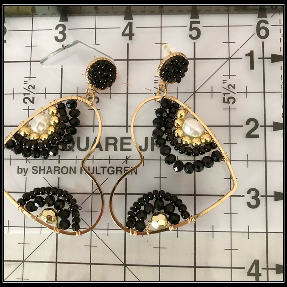 NEW GOLD ONYX & PEARL WIRE WRAP STATEMENT HEART BOHO EARRINGS - Picture 3 of 5